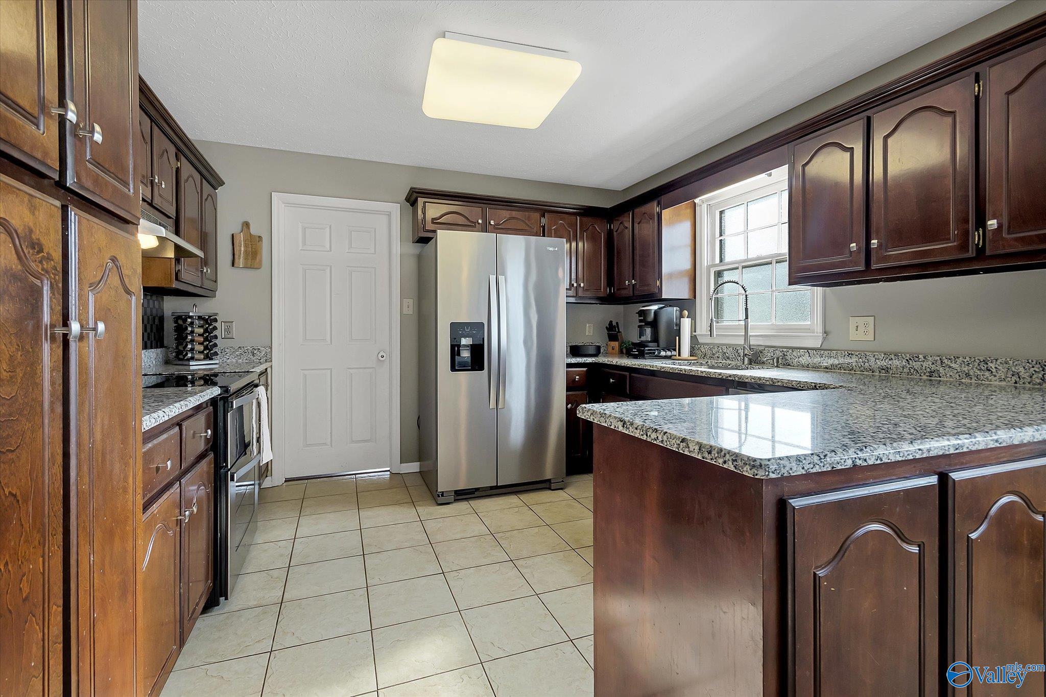 14743 Facet Circle
