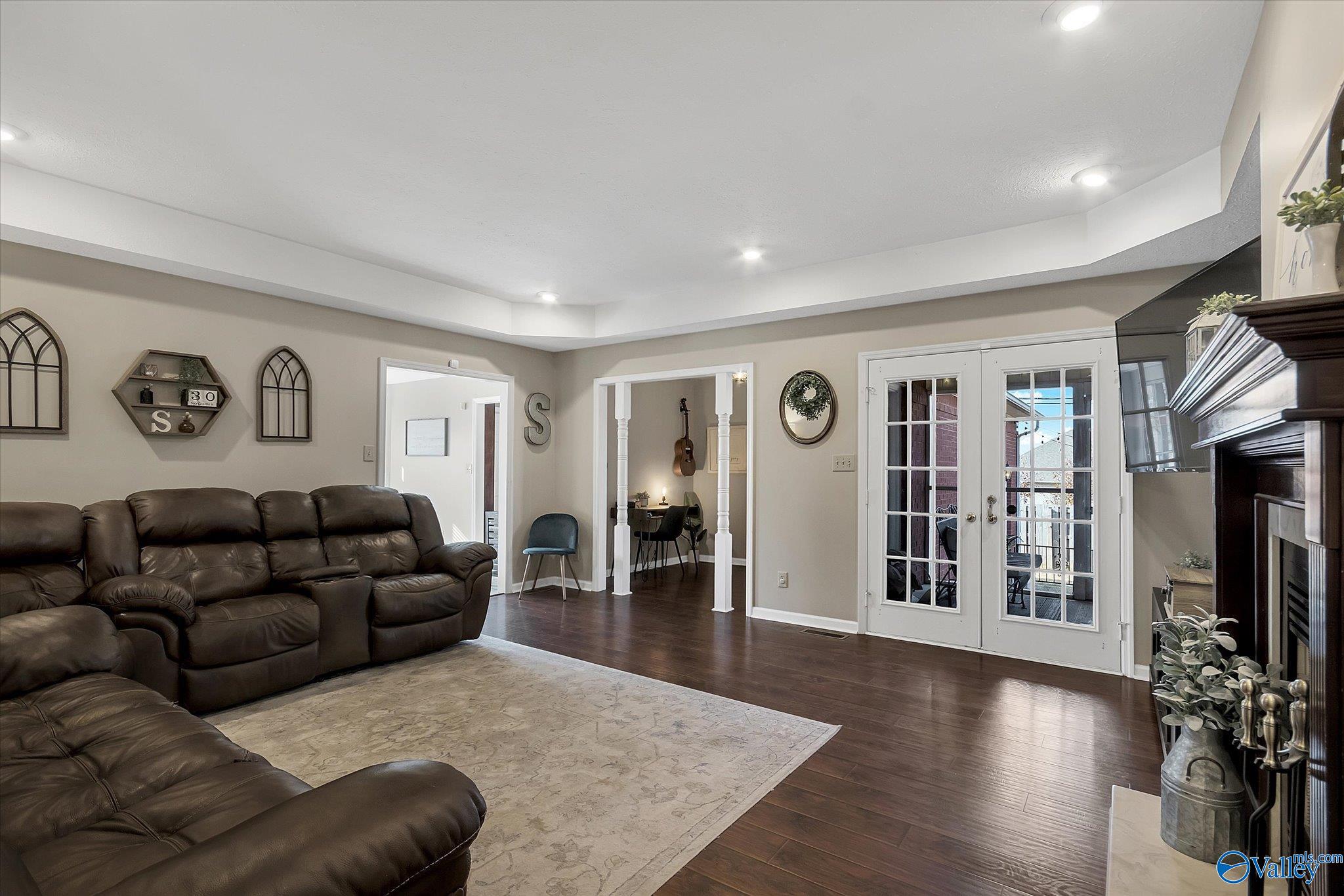 14743 Facet Circle