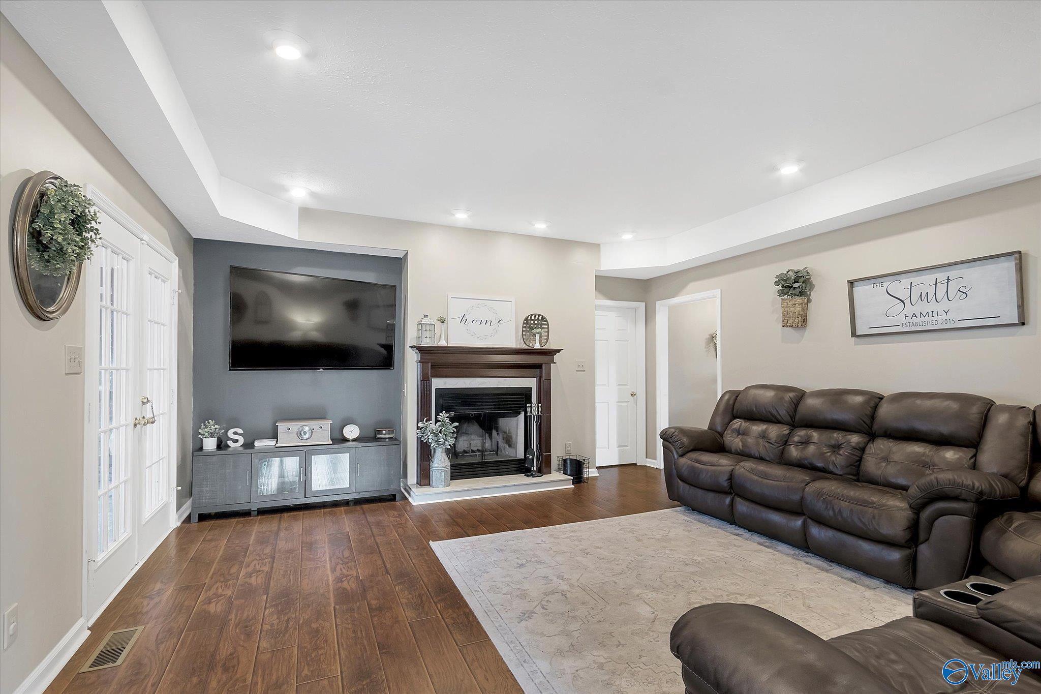 14743 Facet Circle