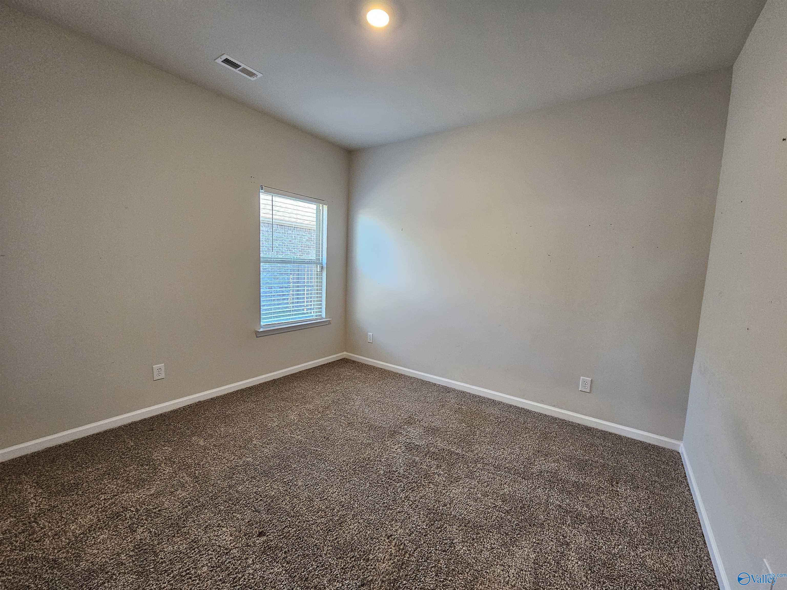 14592 London Lane