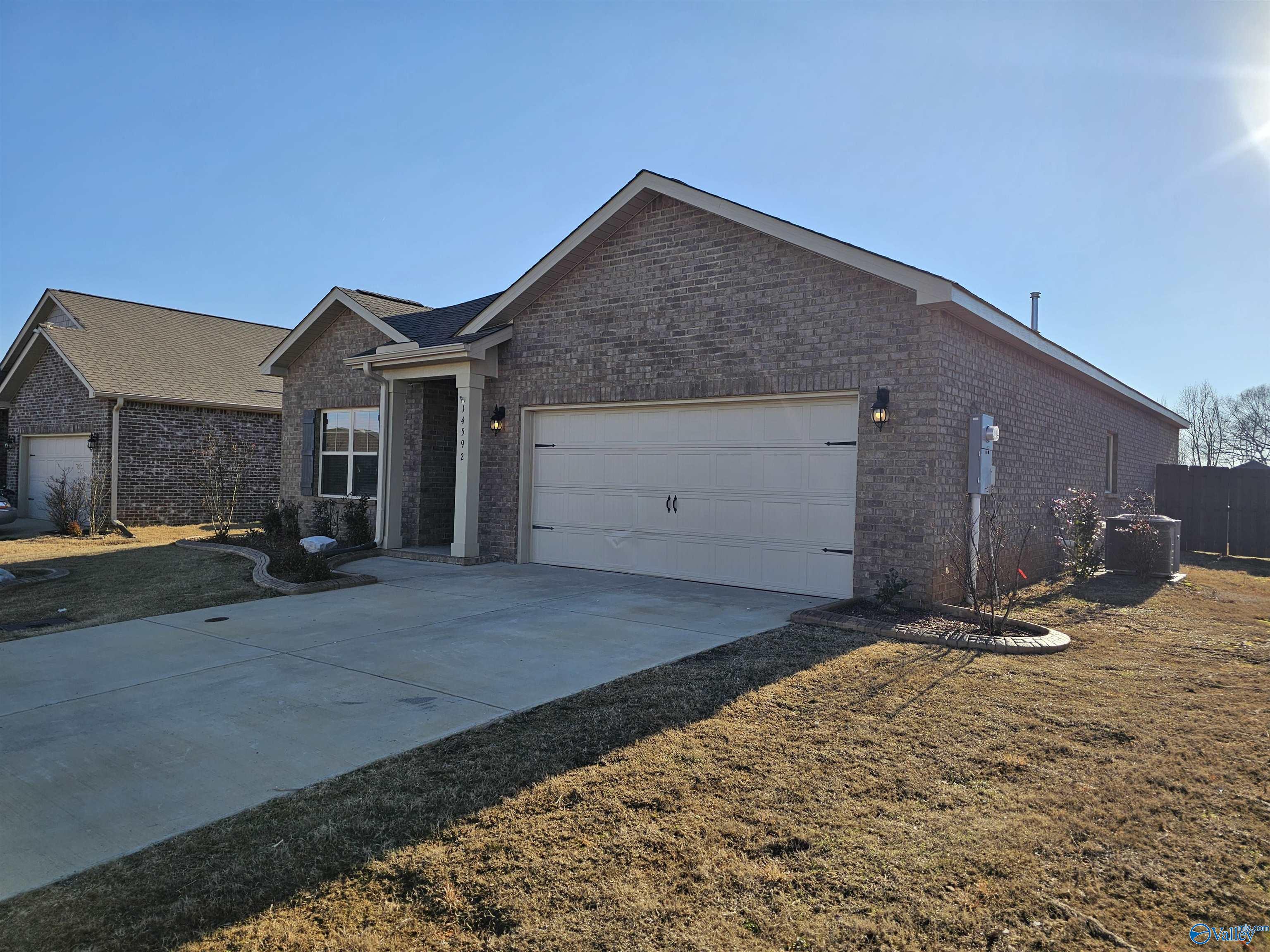 14592 London Lane