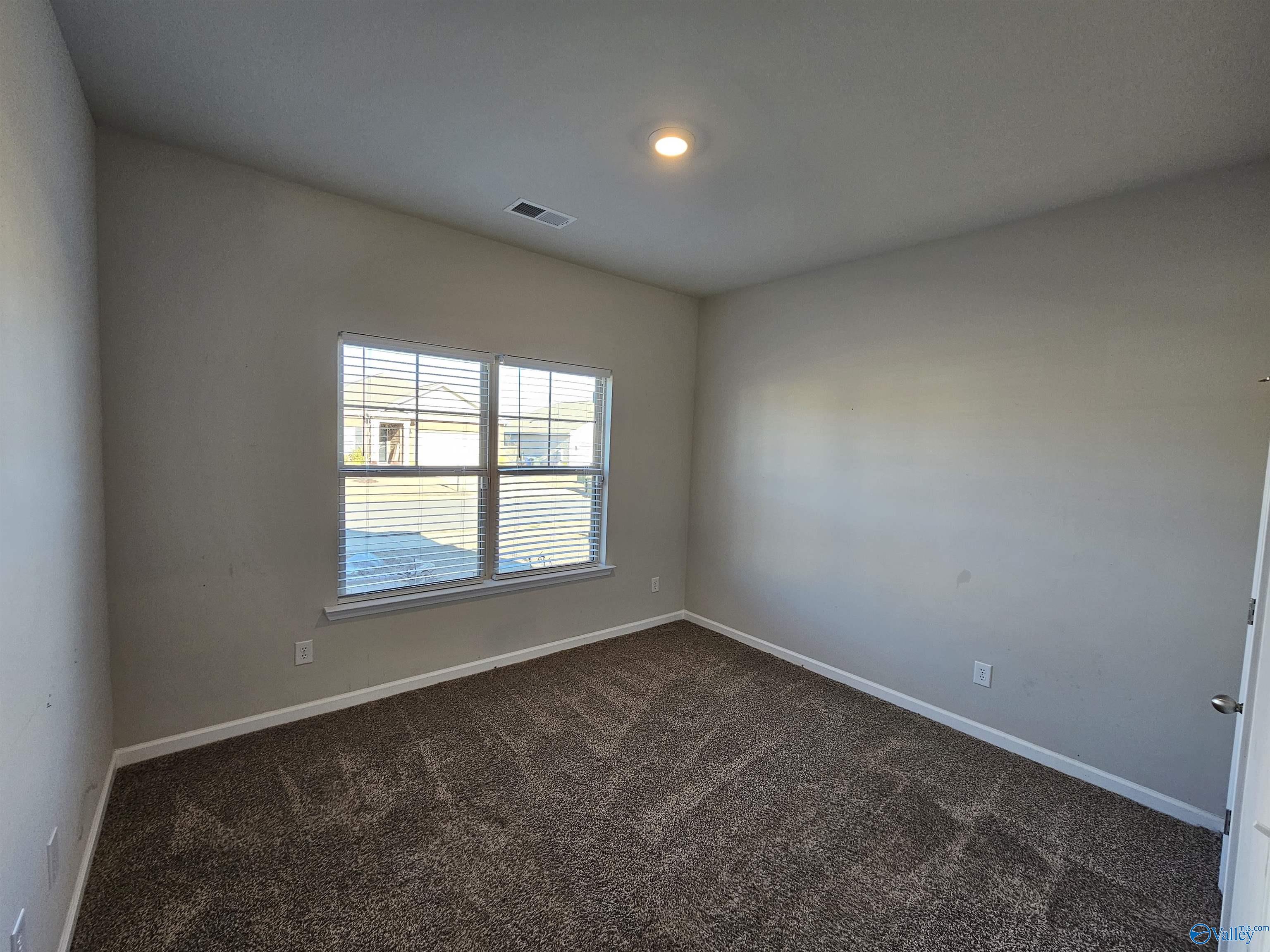 14592 London Lane