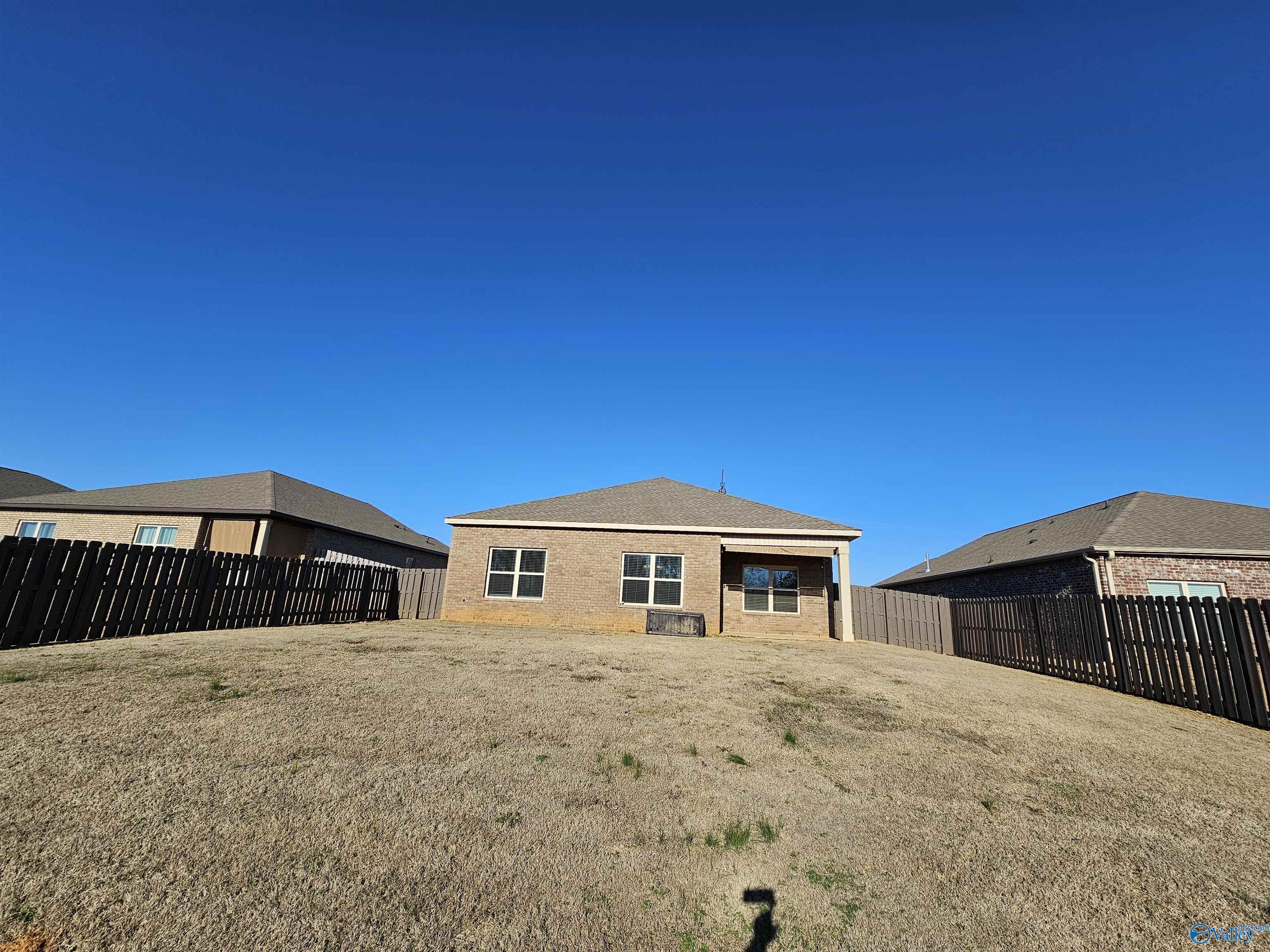 14592 London Lane