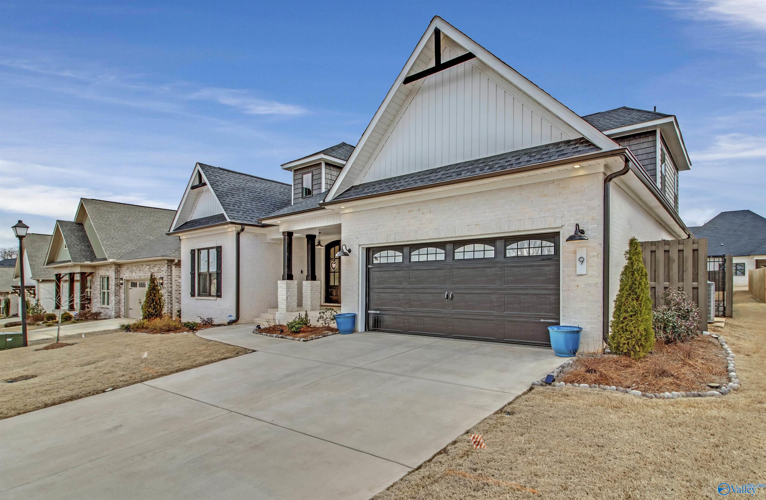 9 Thicket Grove Circle SW