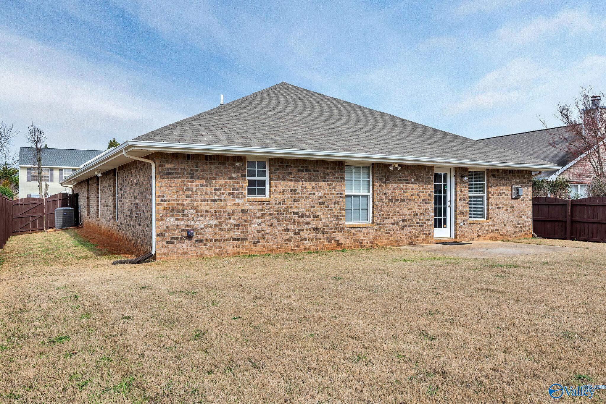 118 Cloverwood Drive SW