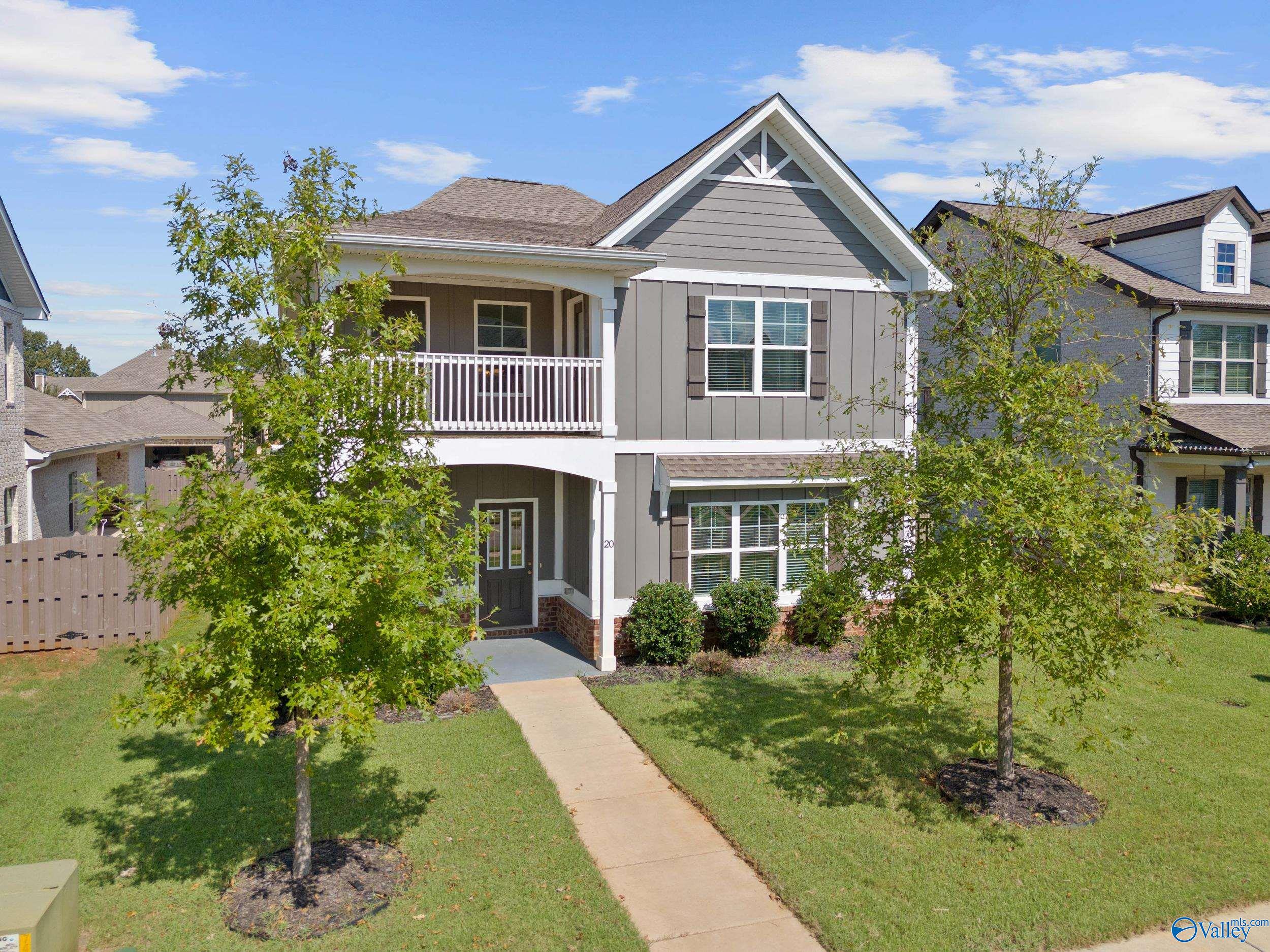 20 Desert Oak Court SW