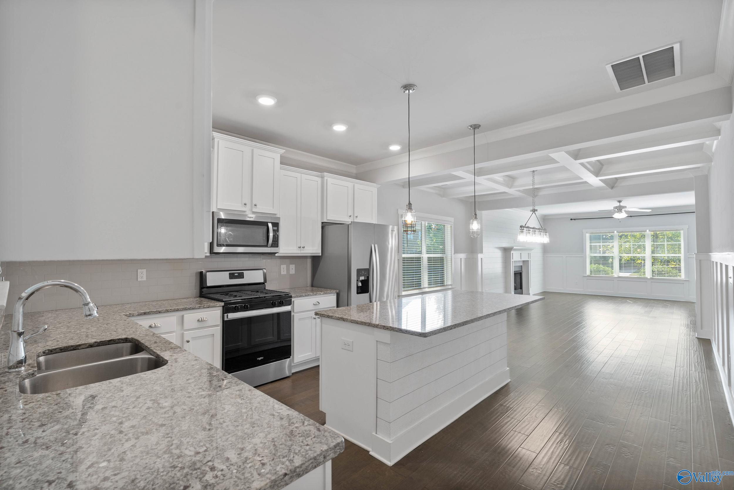 20 Desert Oak Court SW