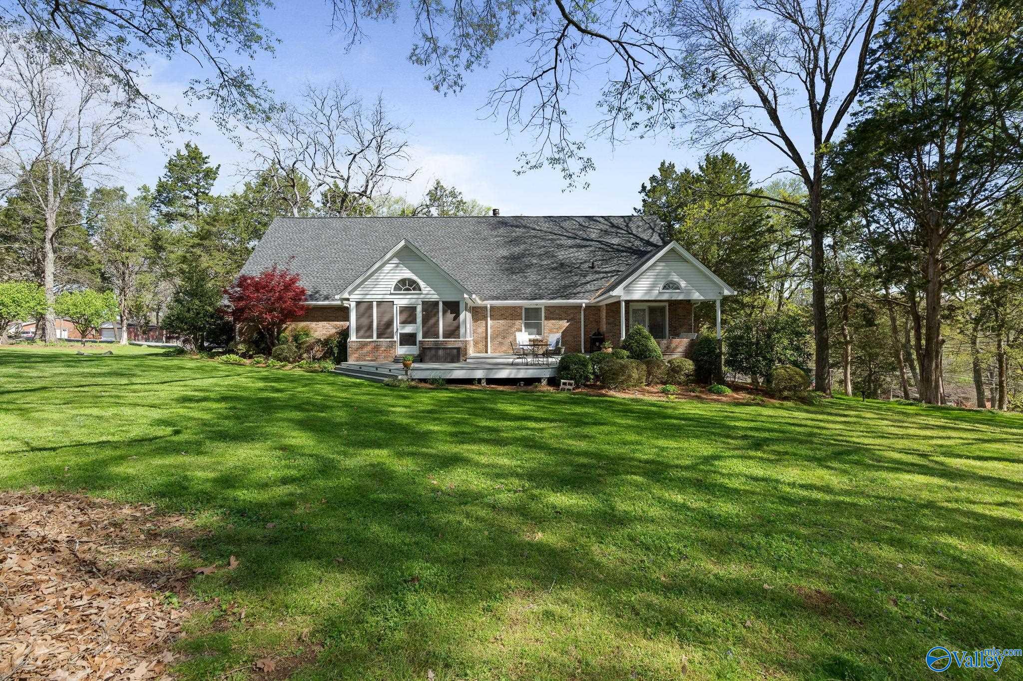402 Sherwood Drive SE