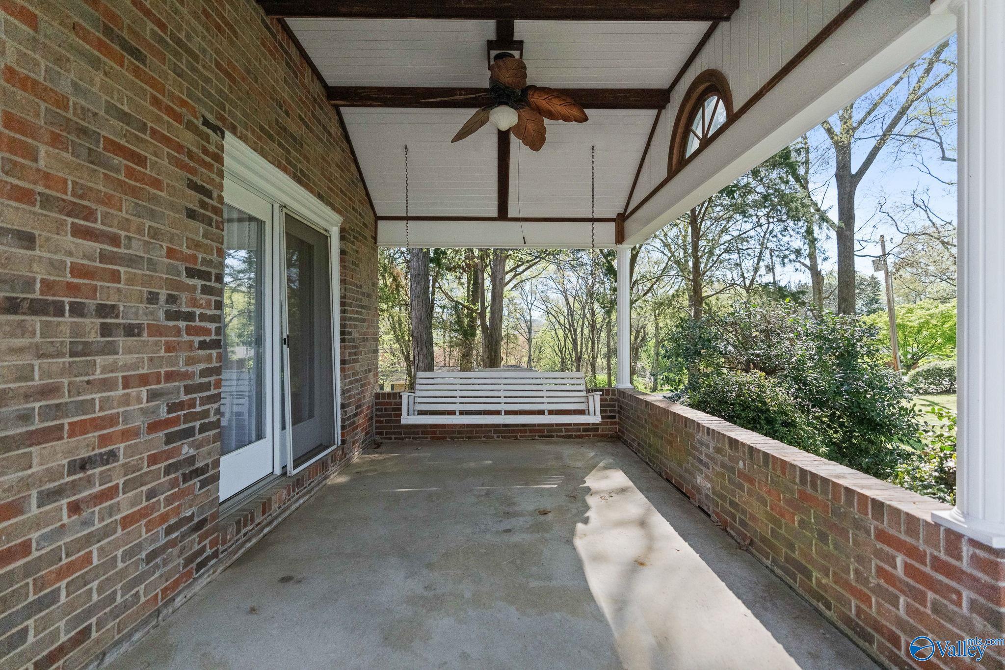 402 Sherwood Drive SE