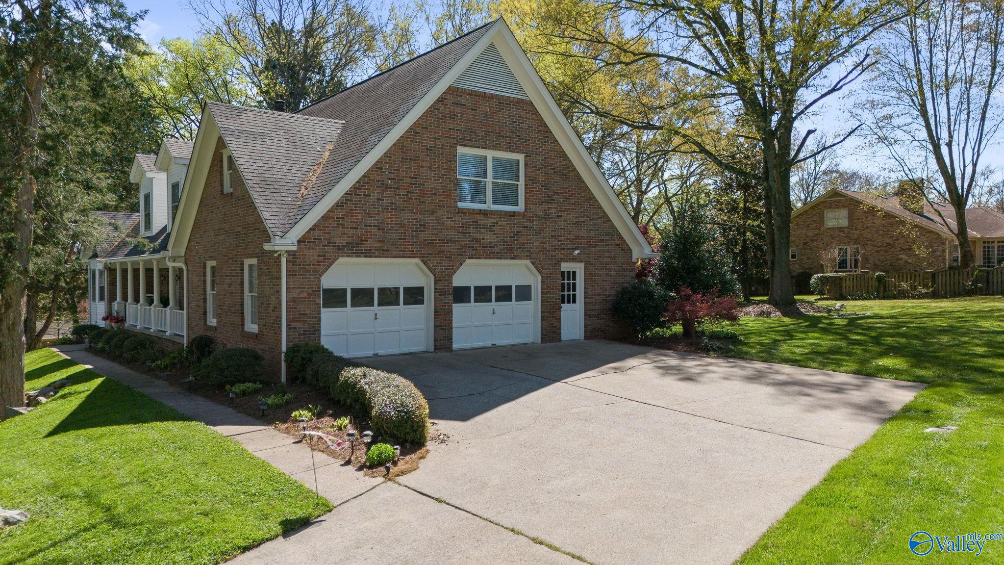 402 Sherwood Drive SE