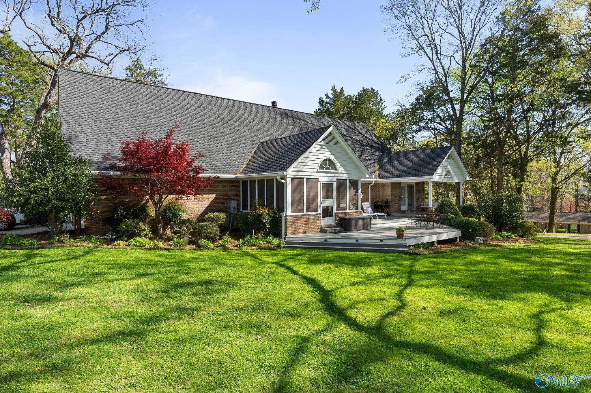 402 Sherwood Drive SE