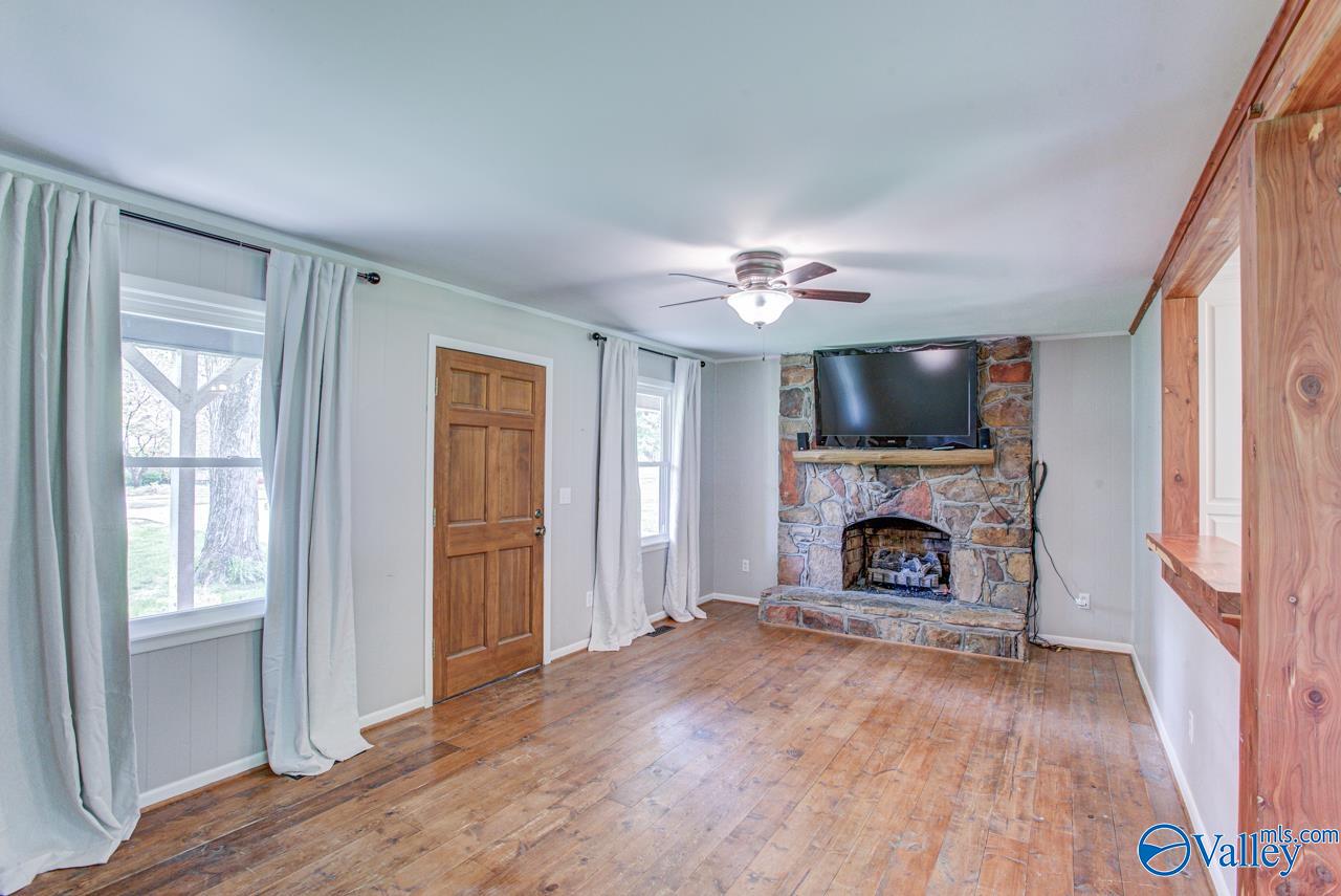409 Knotty Walls Road SE