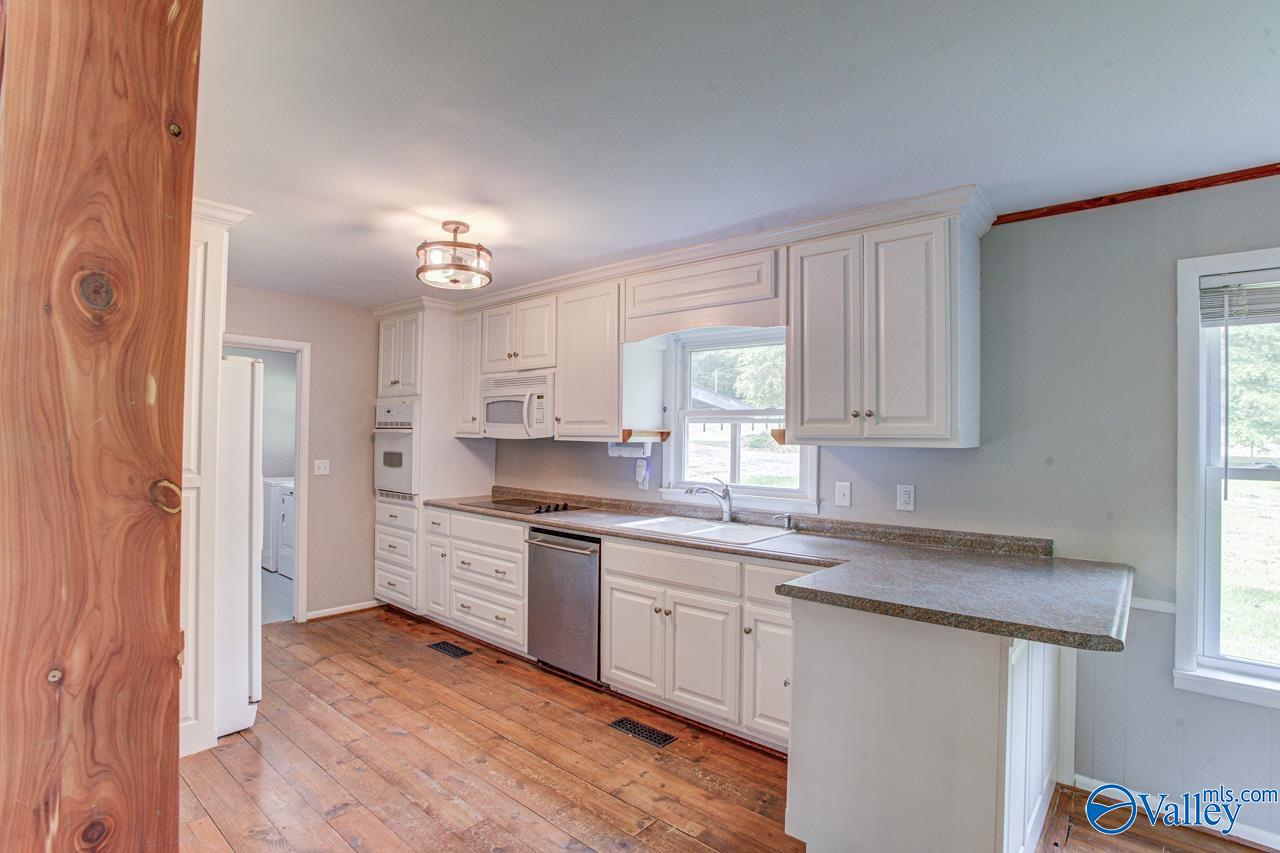 409 Knotty Walls Road SE