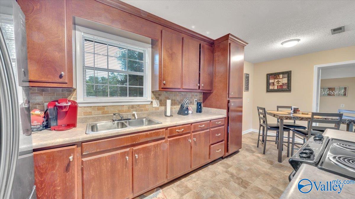 2404 Larkwood Circle