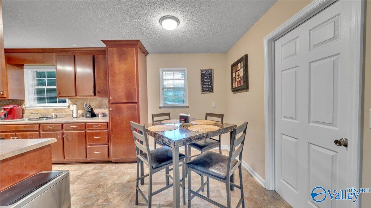 2404 Larkwood Circle