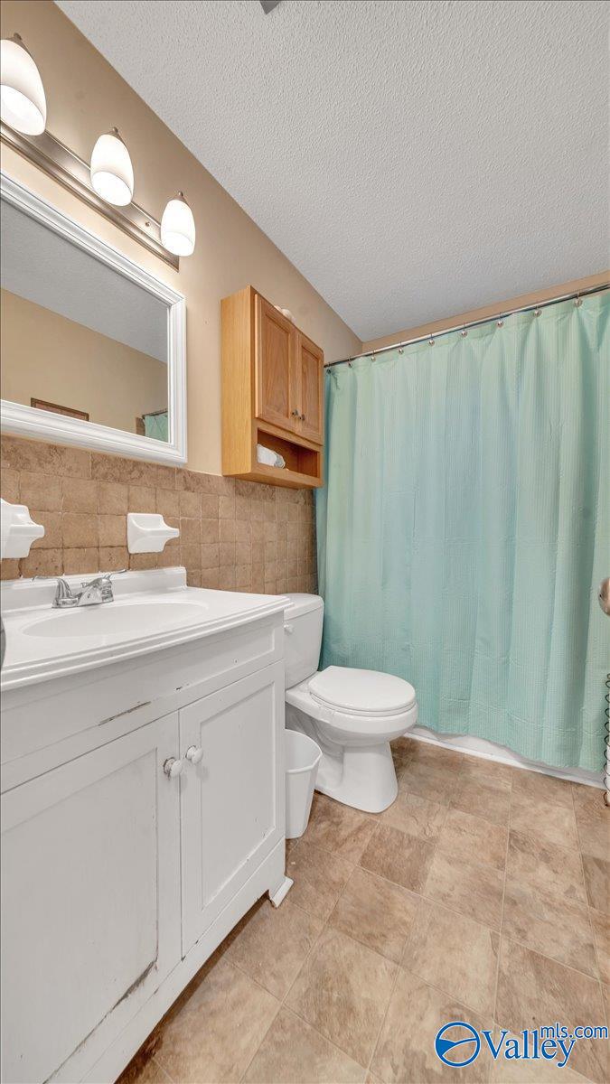 2404 Larkwood Circle