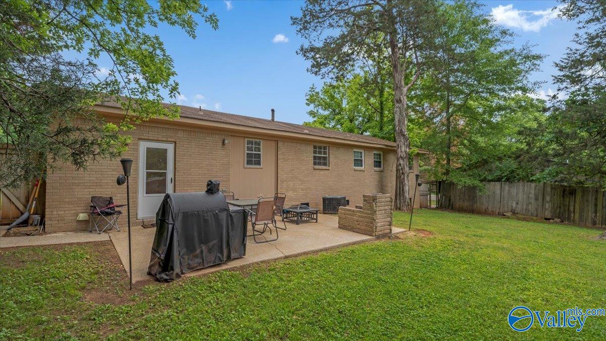 2404 Larkwood Circle