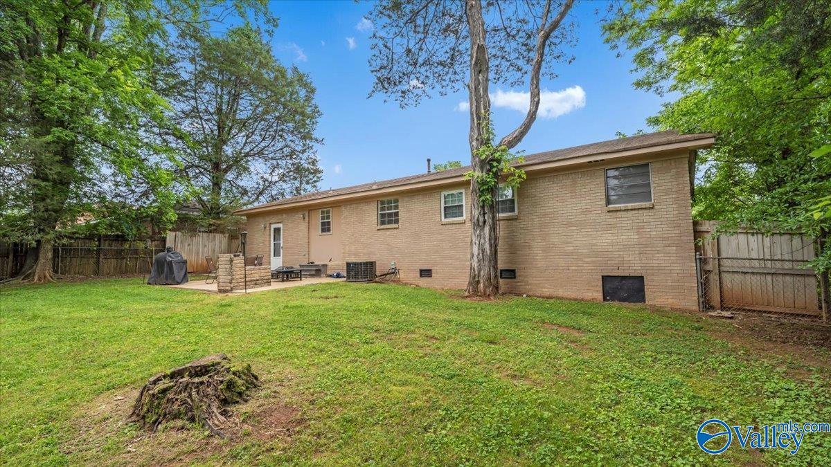 2404 Larkwood Circle