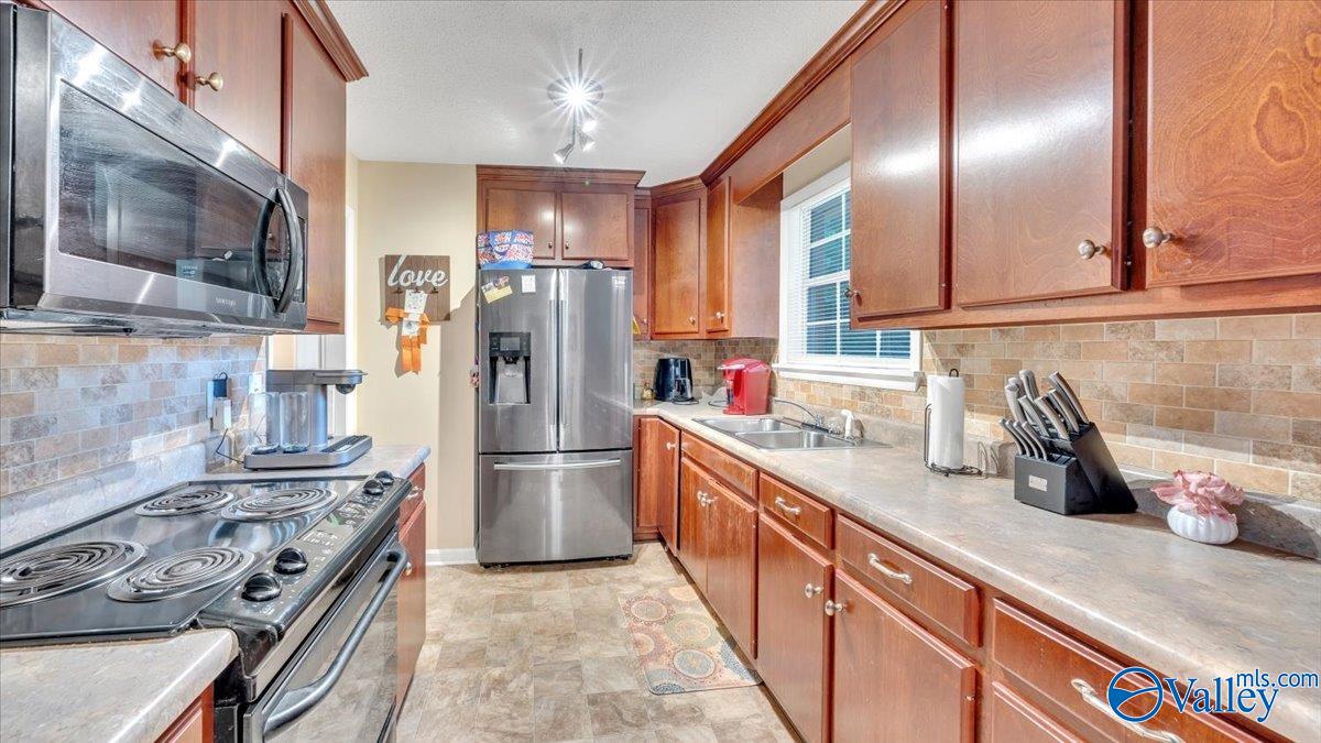 2404 Larkwood Circle