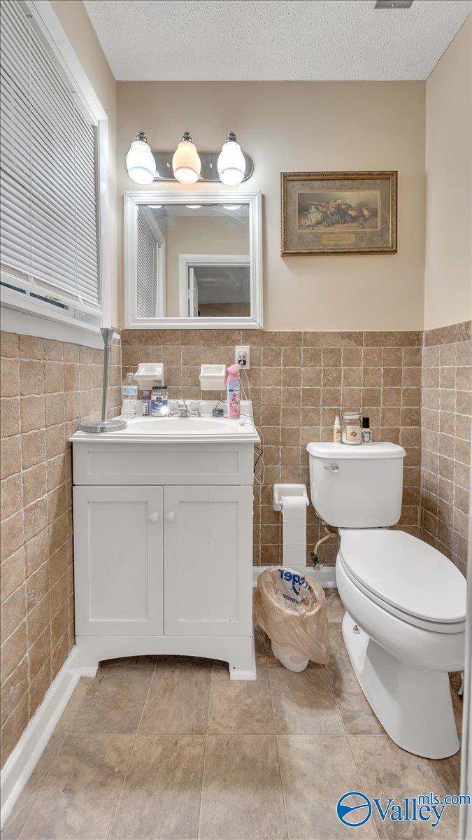 2404 Larkwood Circle