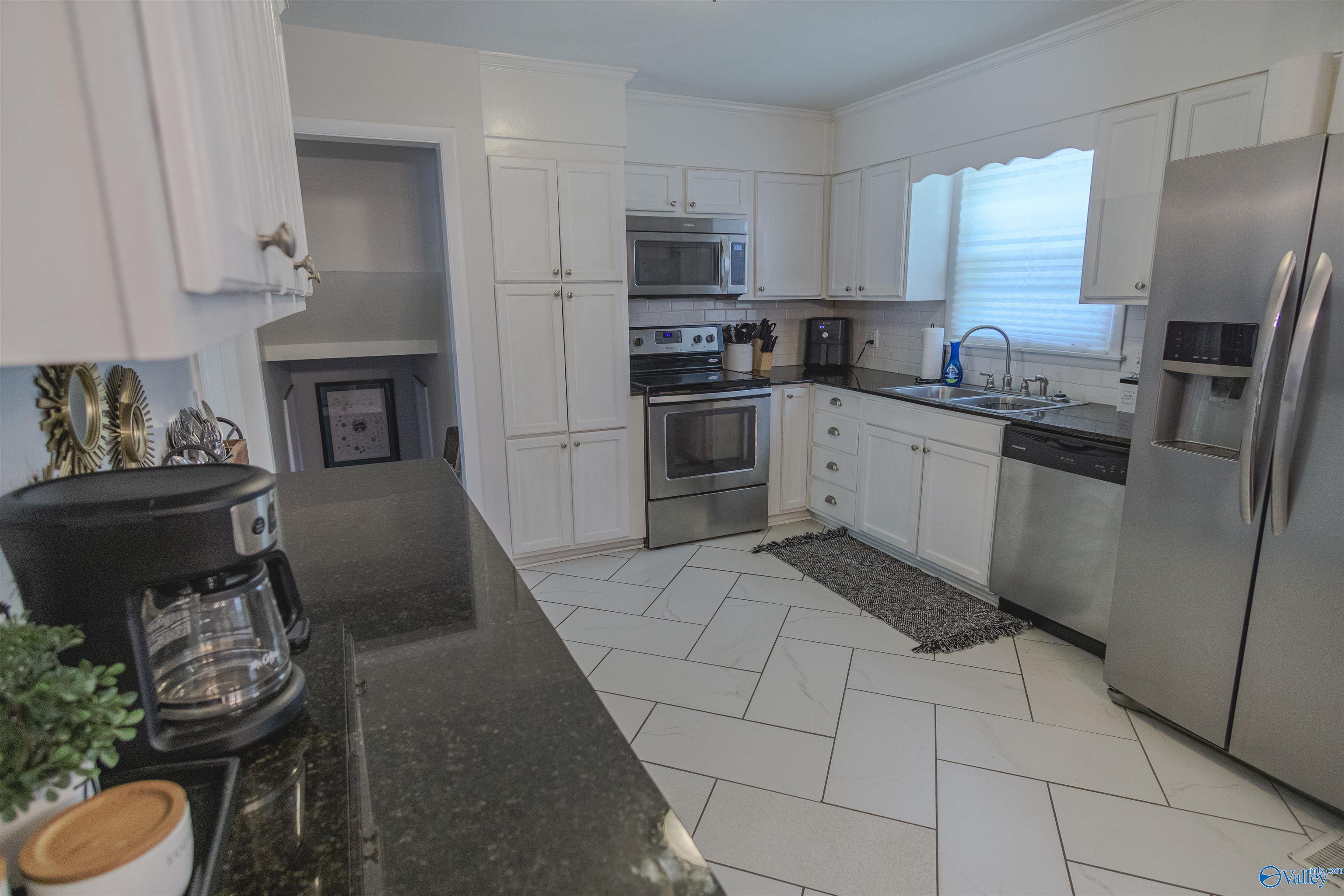 12109 Greenleaf Drive SE