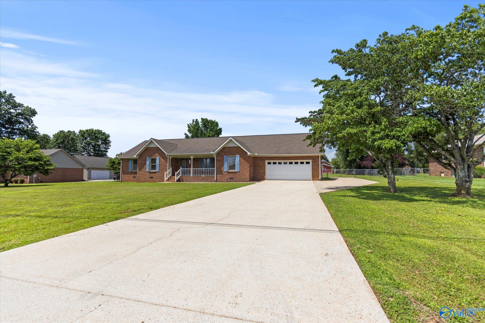 107 Indian Trace Circle