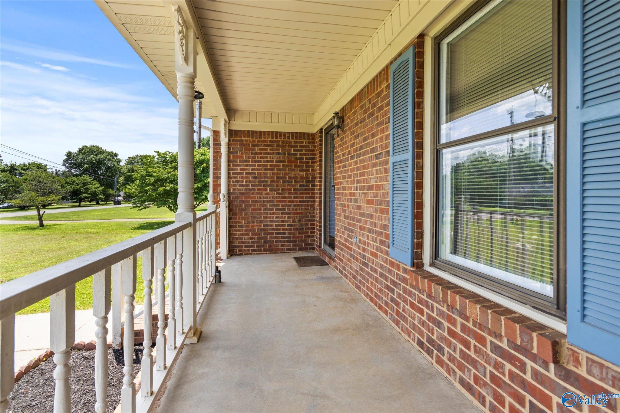 107 Indian Trace Circle