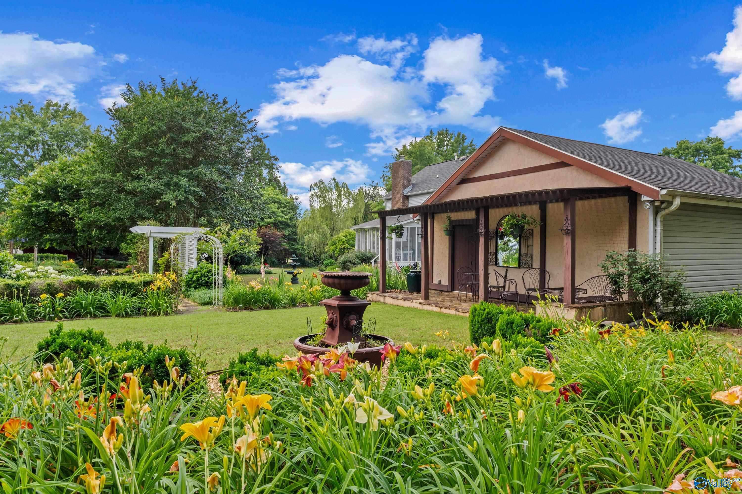 108 Wheat Ridge Road NE