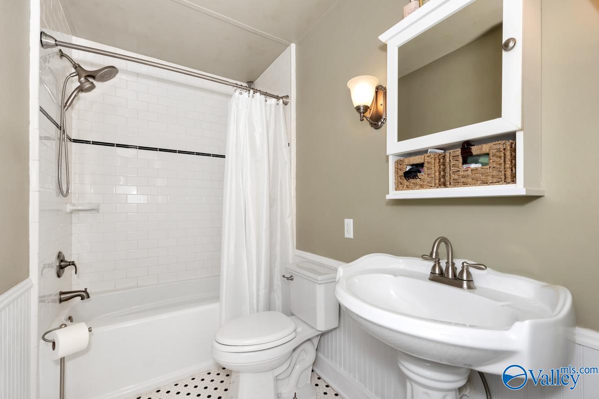 108 Wheat Ridge Road NE