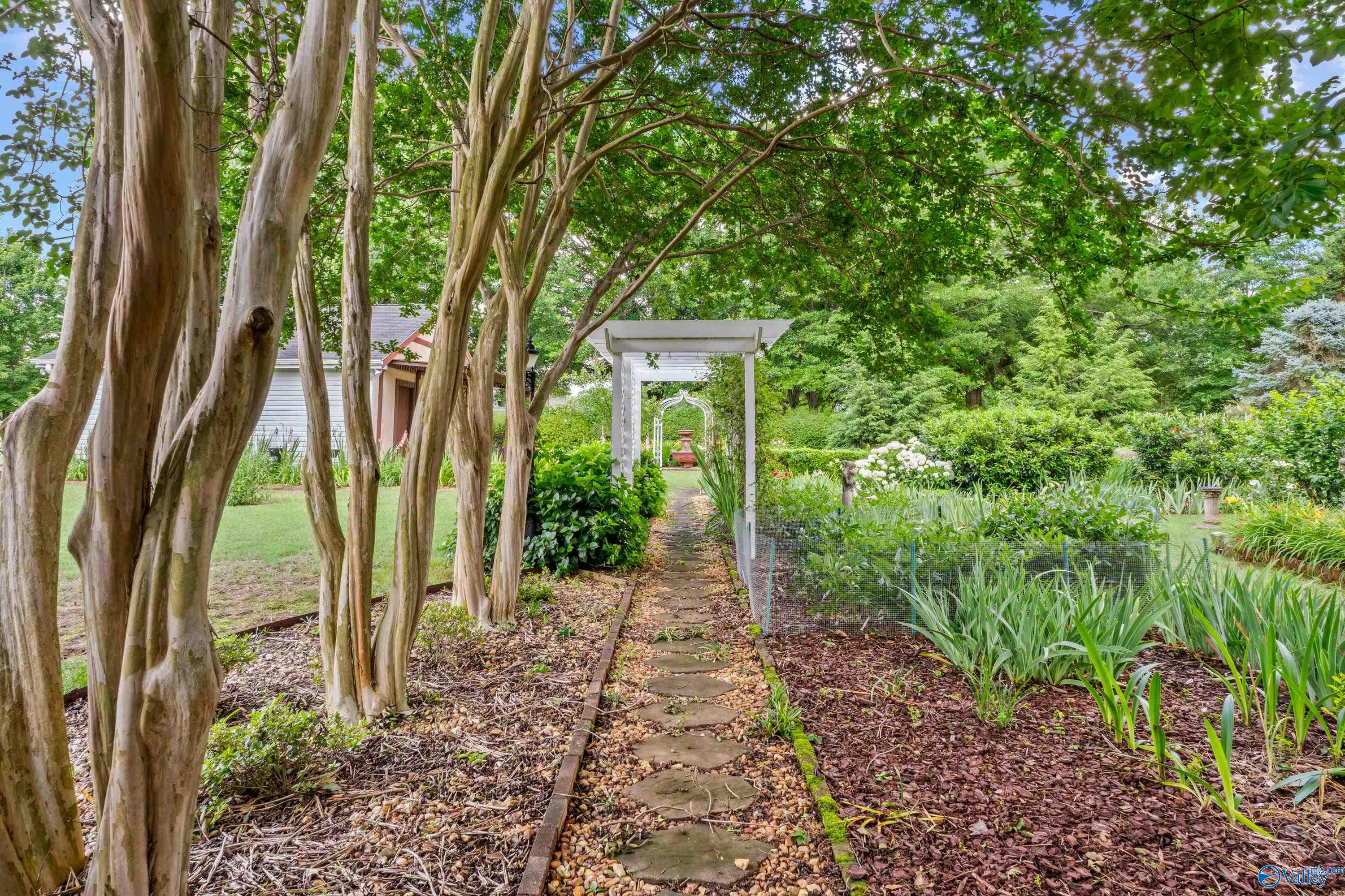 108 Wheat Ridge Road NE