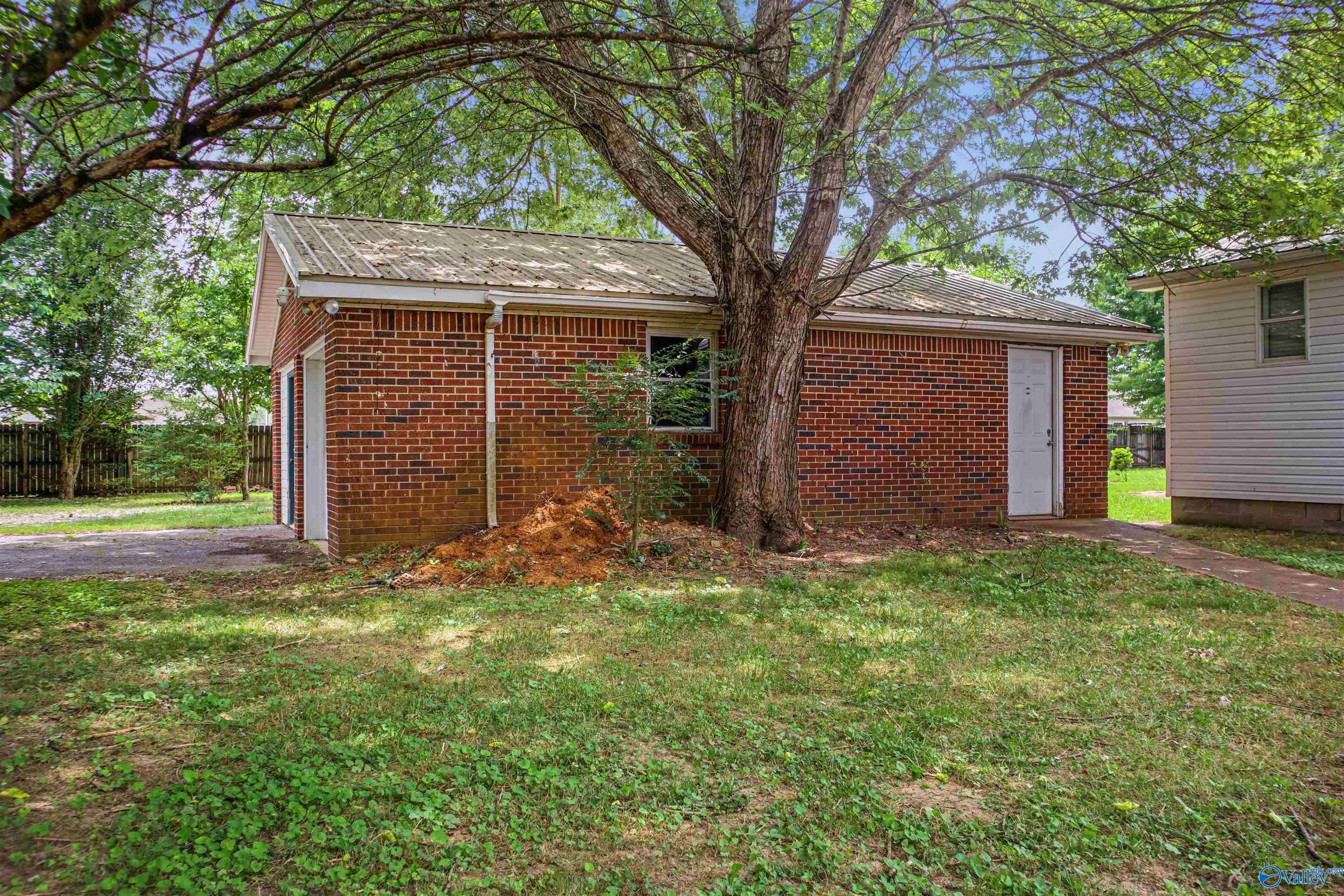 808 Rolan Gooch Road