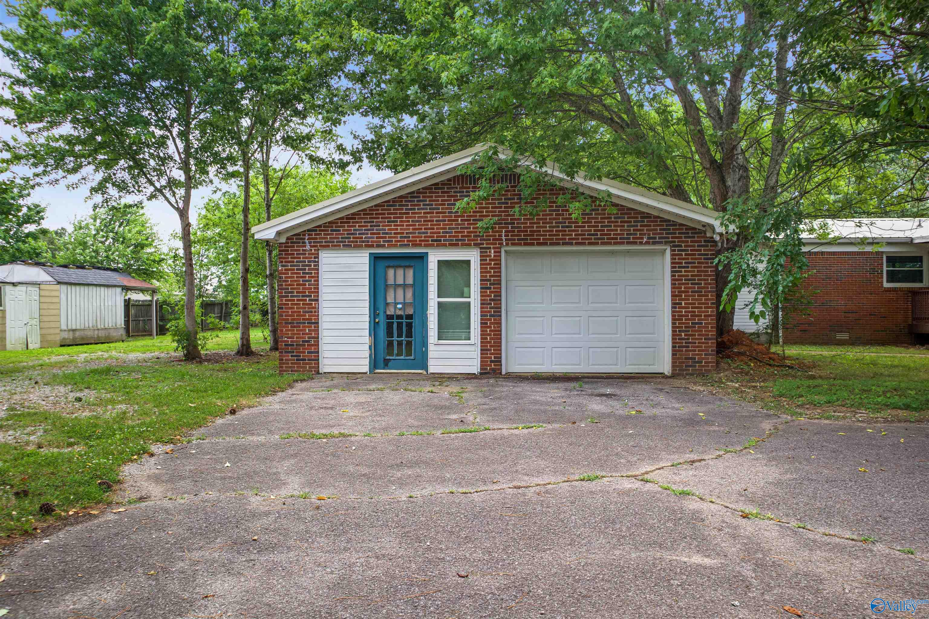 808 Rolan Gooch Road