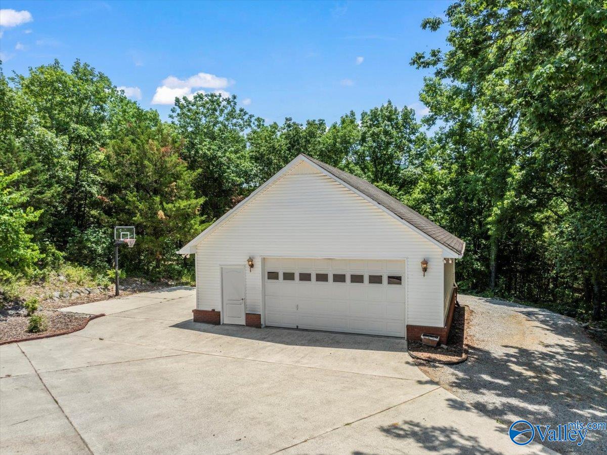 302 Lipscomb Circle