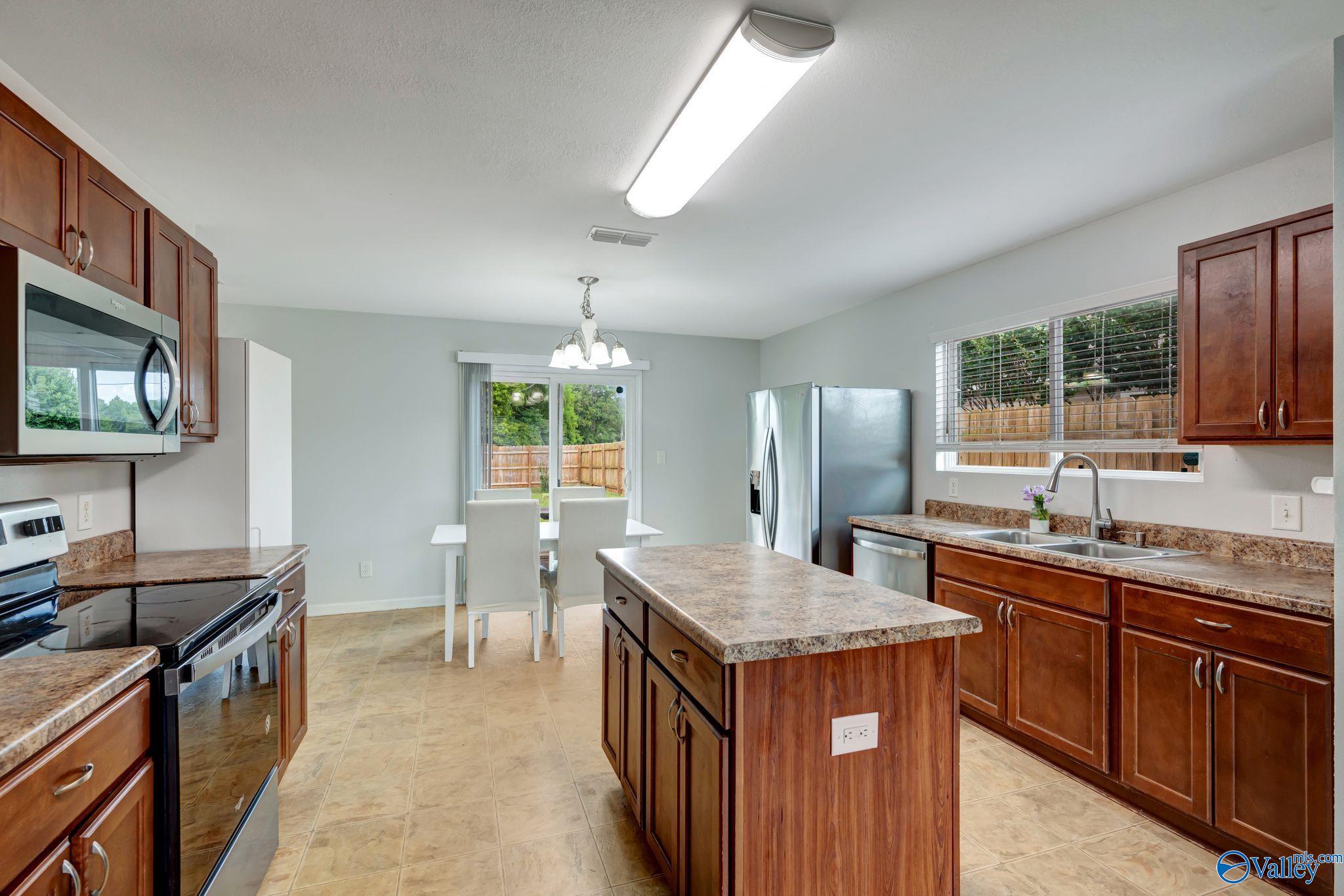 3130 Lakeland Drive