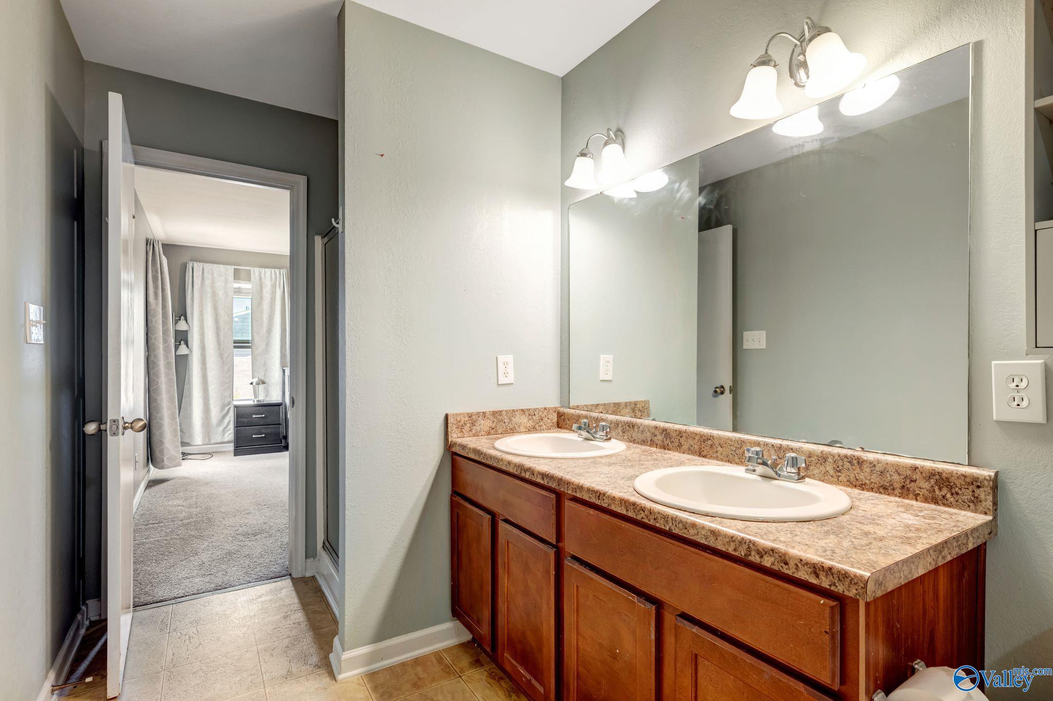 3130 Lakeland Drive