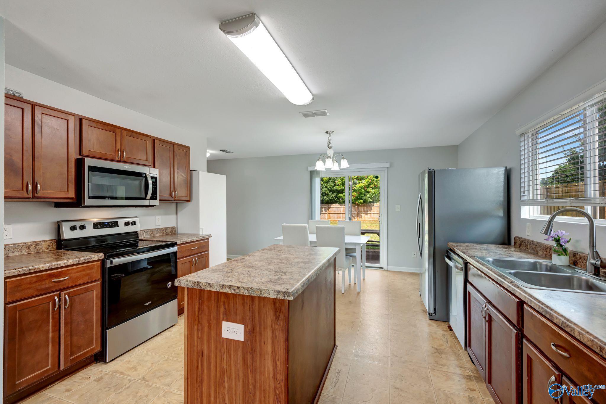 3130 Lakeland Drive