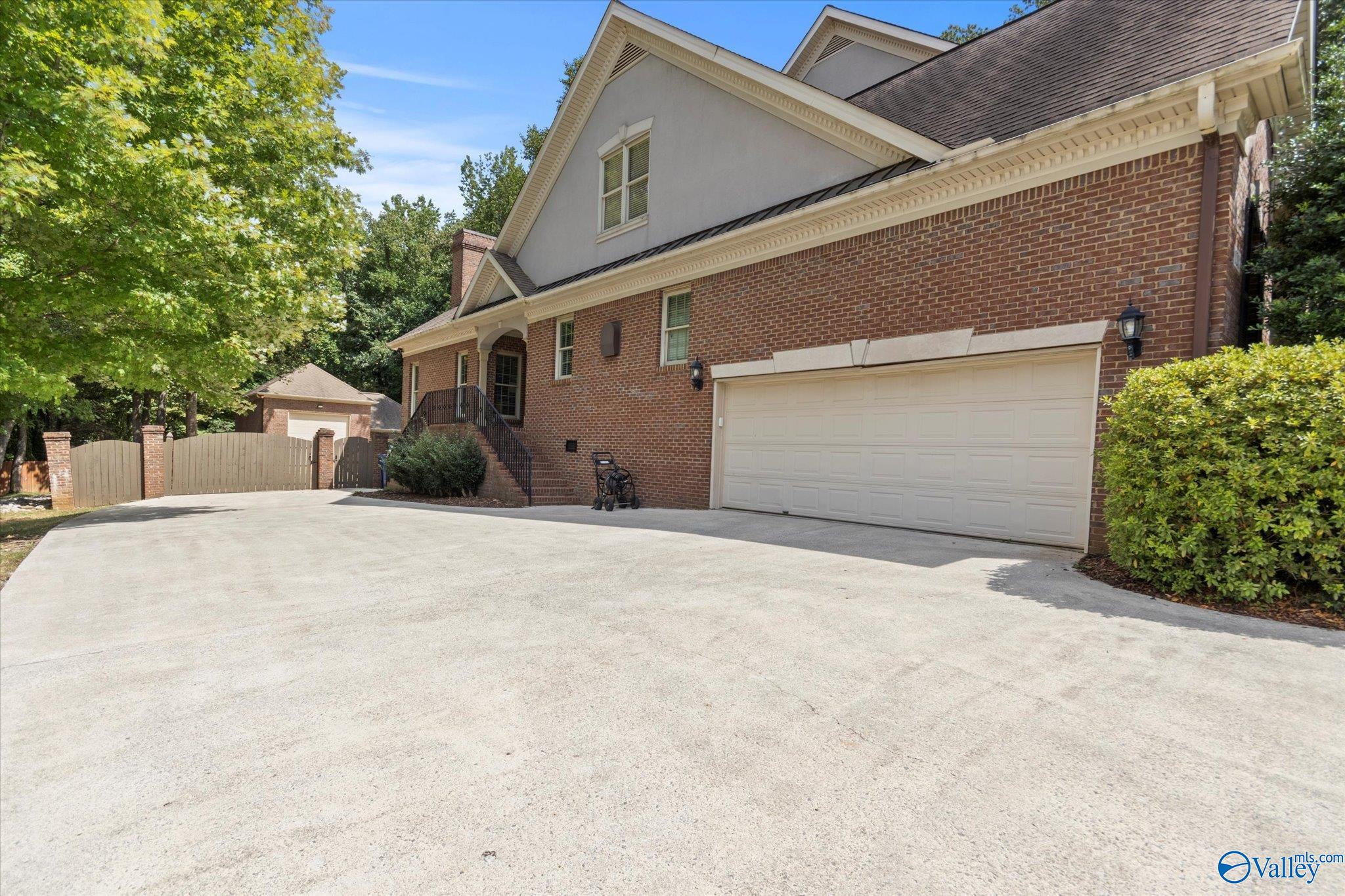 121 Ivyridge Road