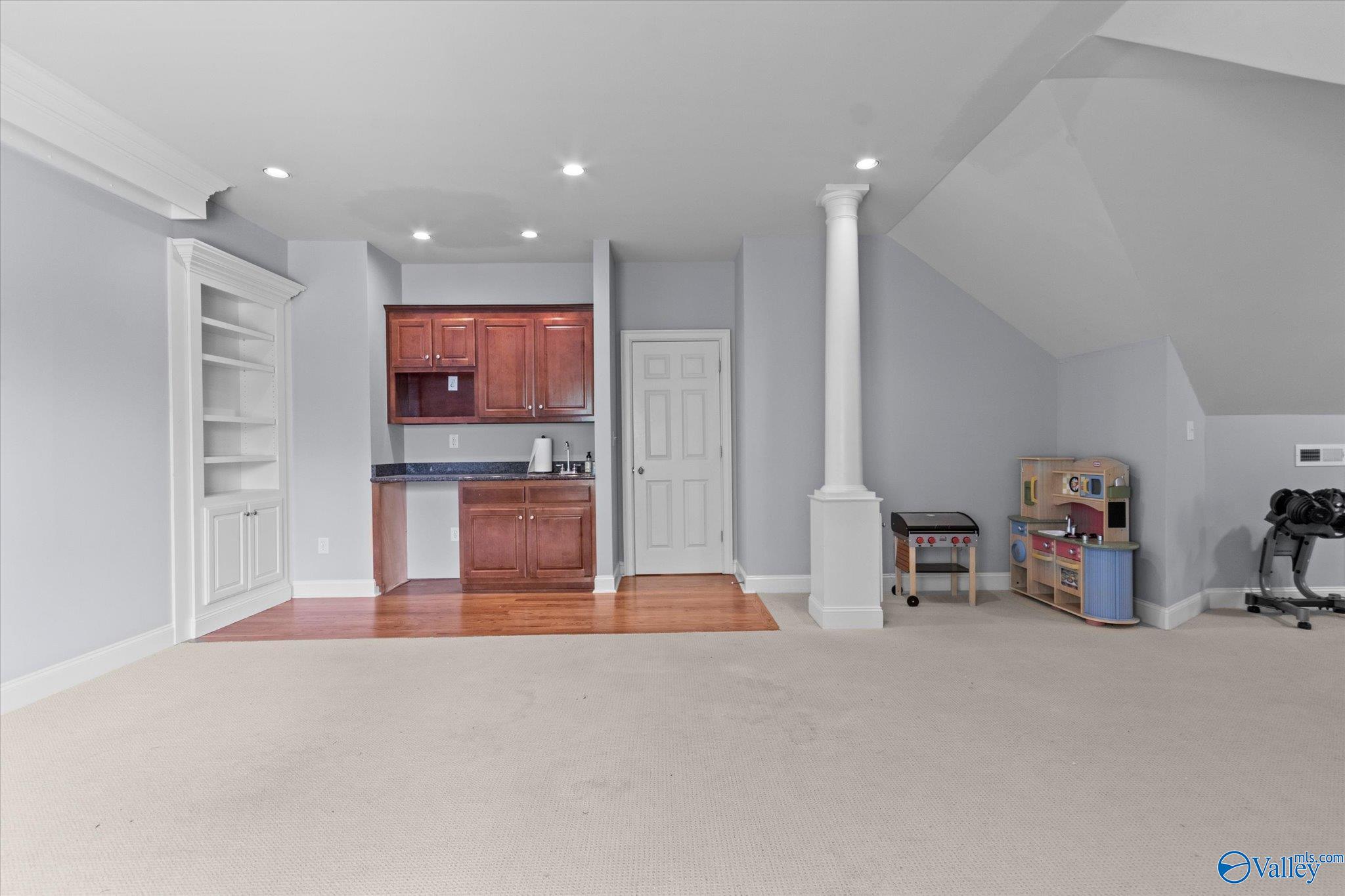 121 Ivyridge Road