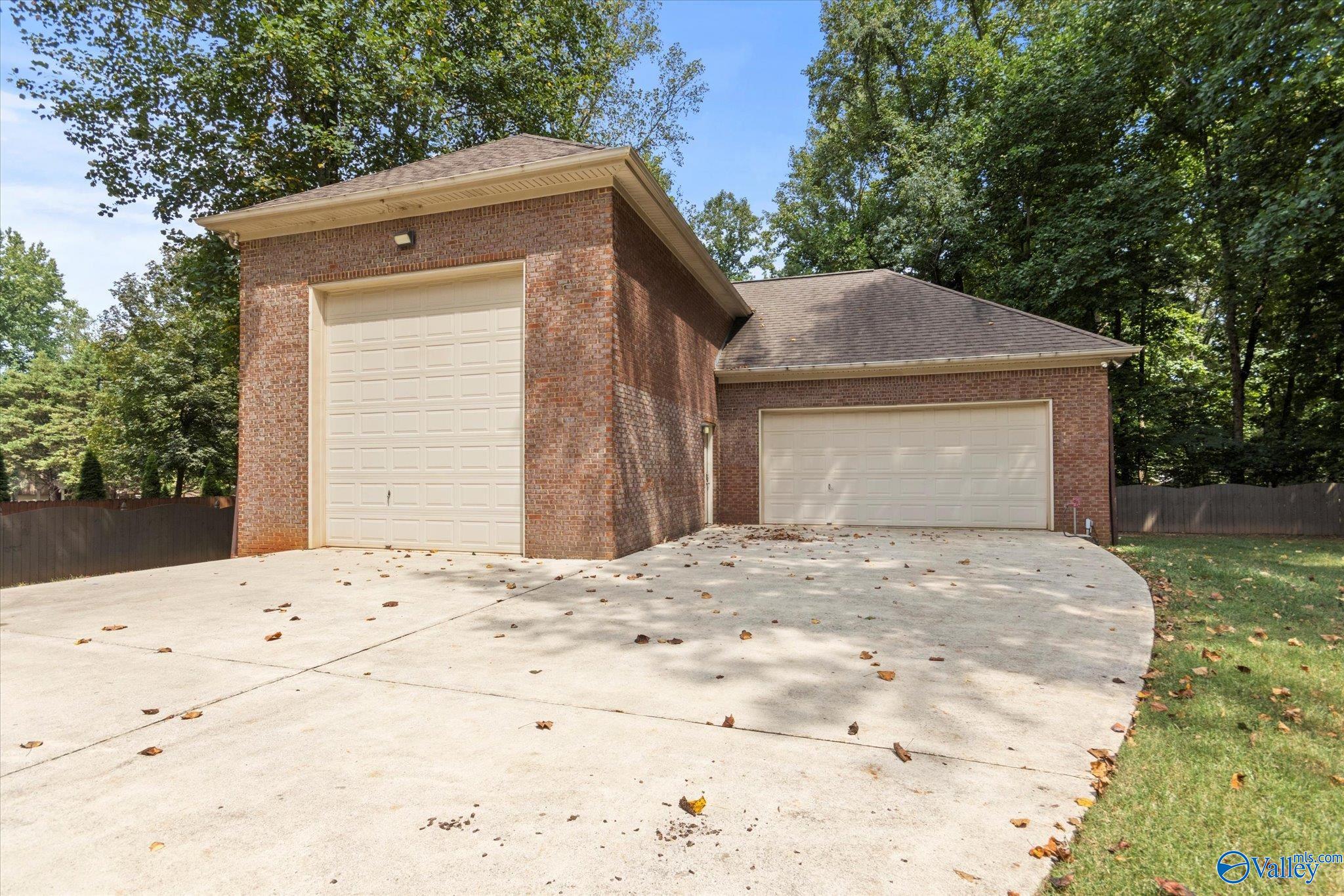 121 Ivyridge Road