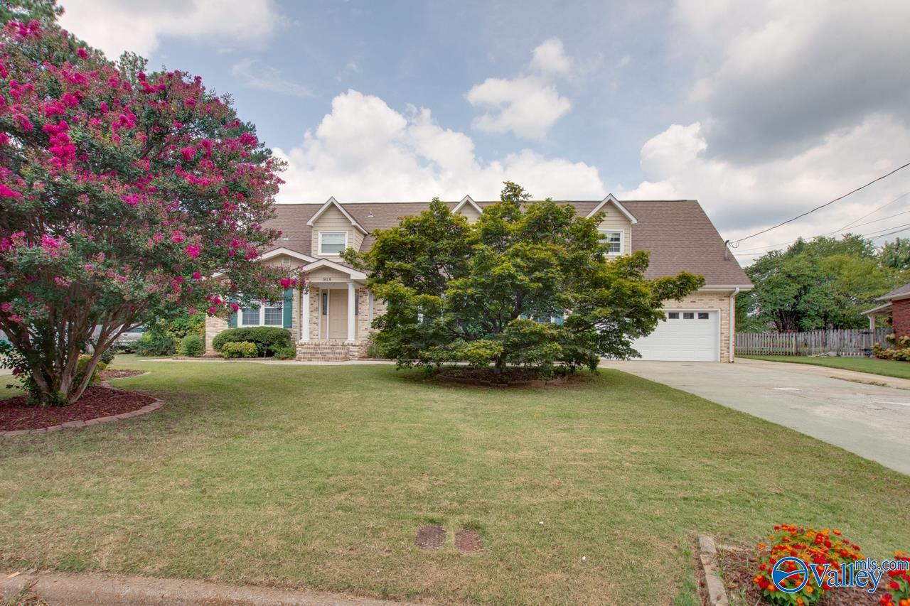 919 Tascosa Drive SE
