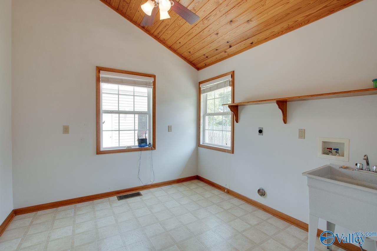 919 Tascosa Drive SE