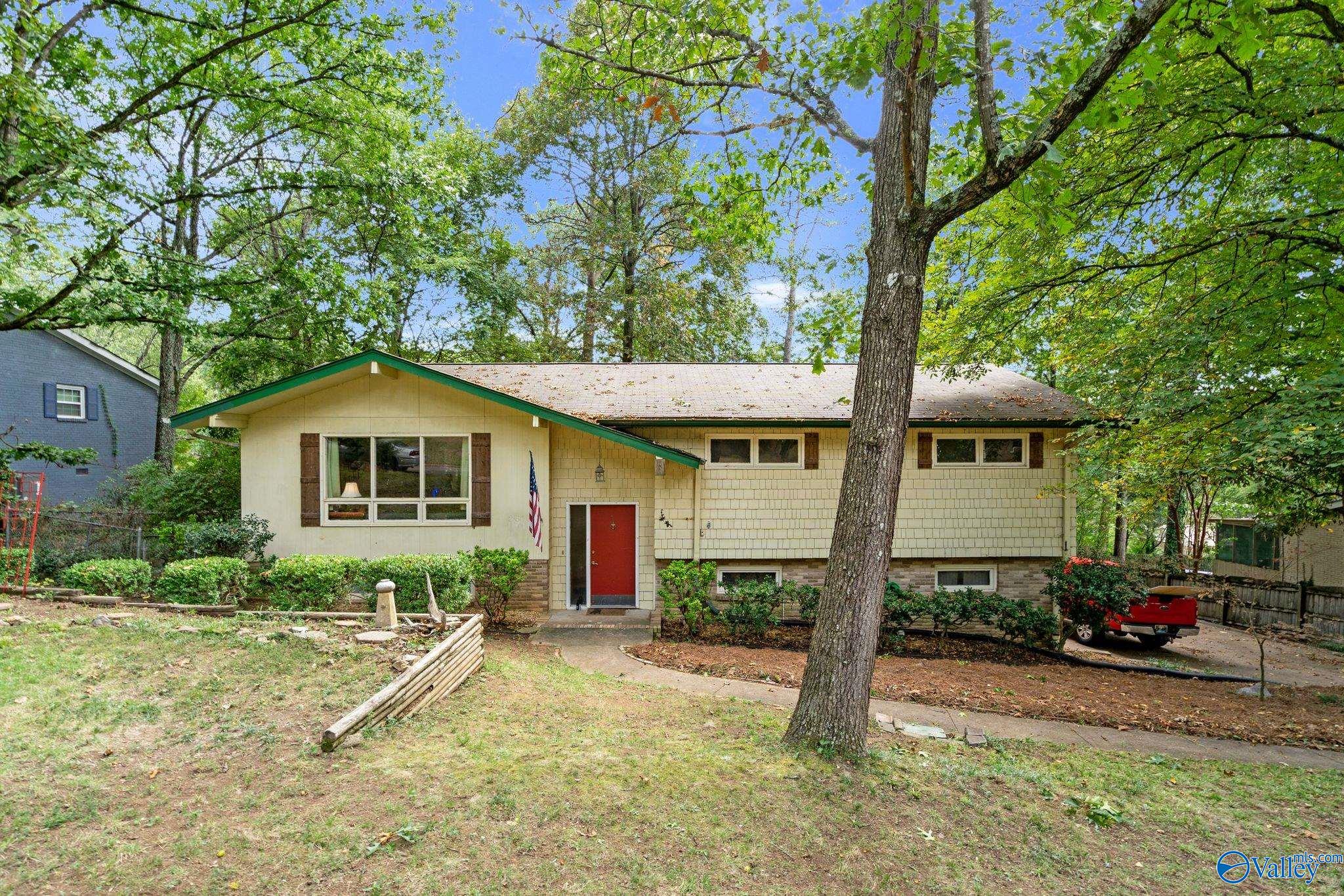 2610 Lancelot Drive