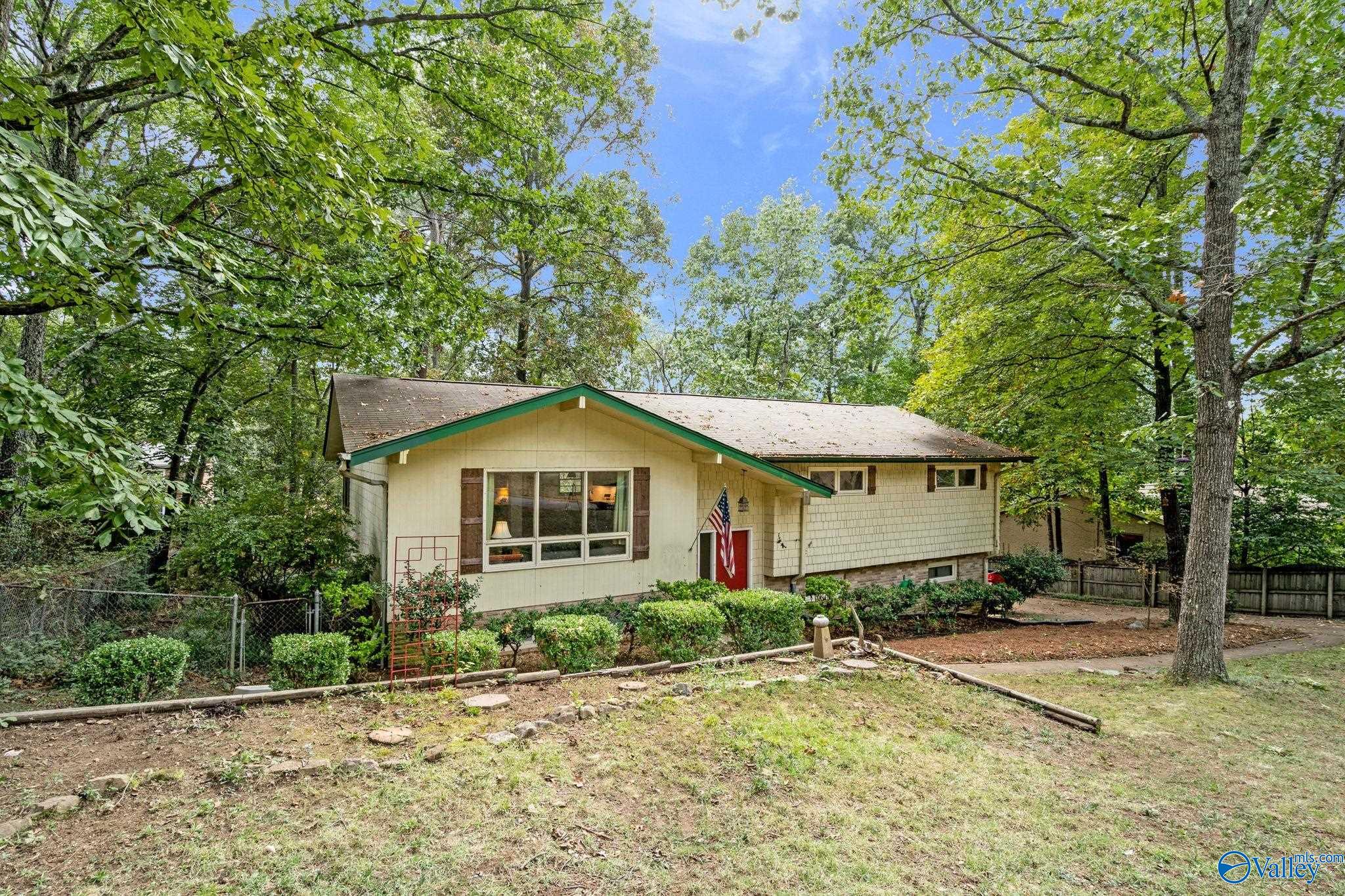 2610 Lancelot Drive