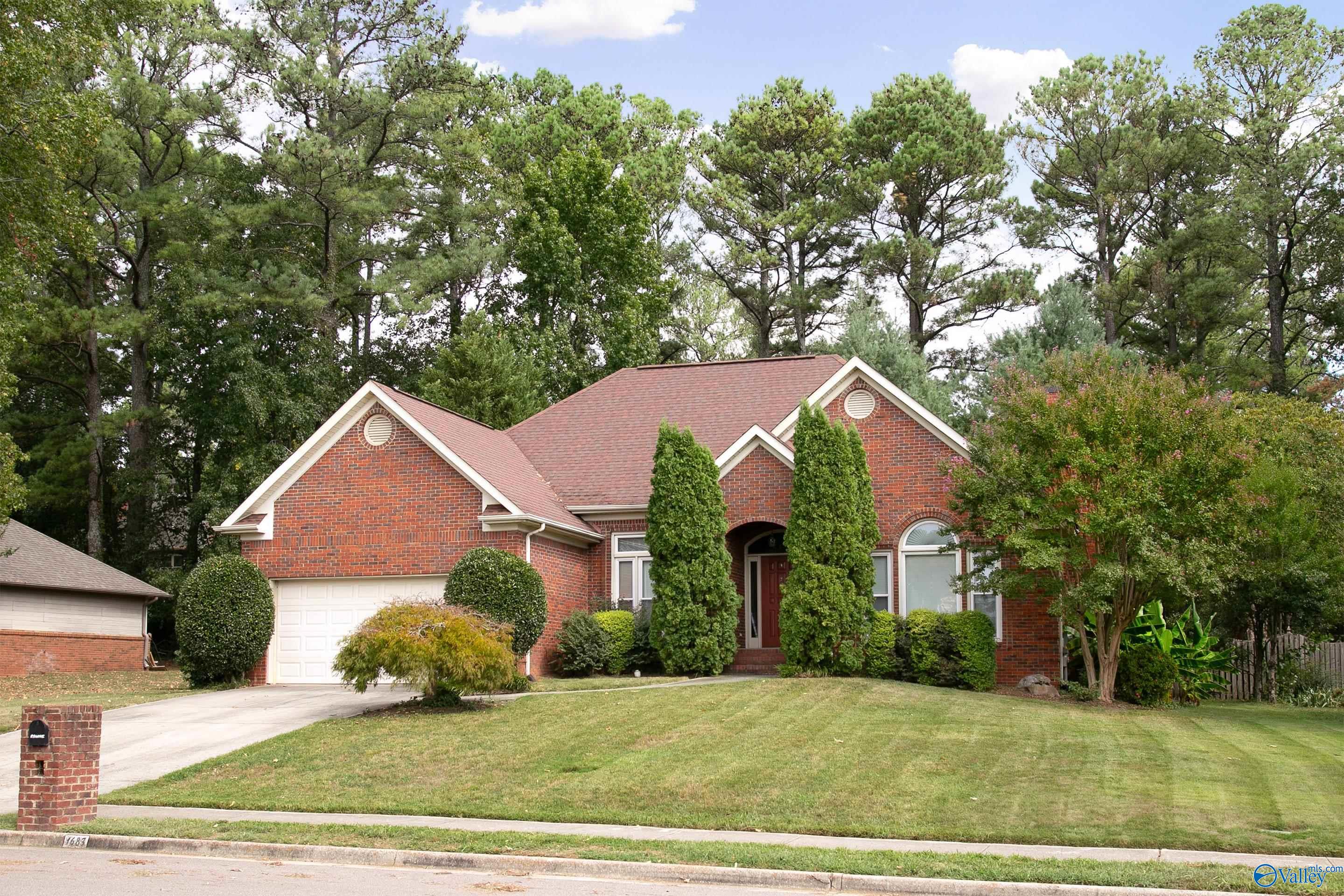 1683 Longleaf Drive NW