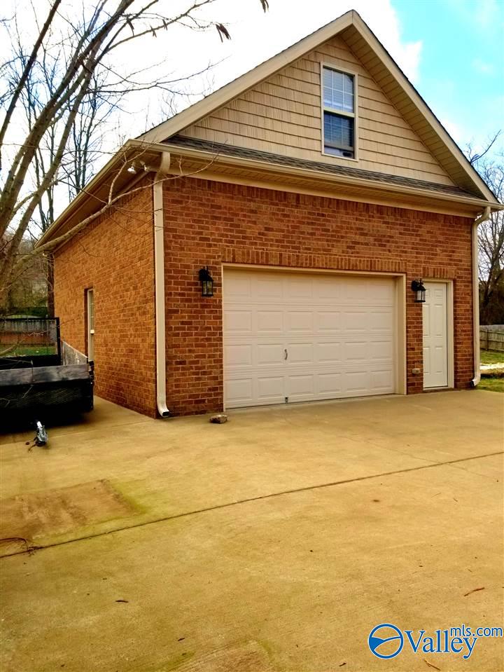 162 NE Valley Stone Road