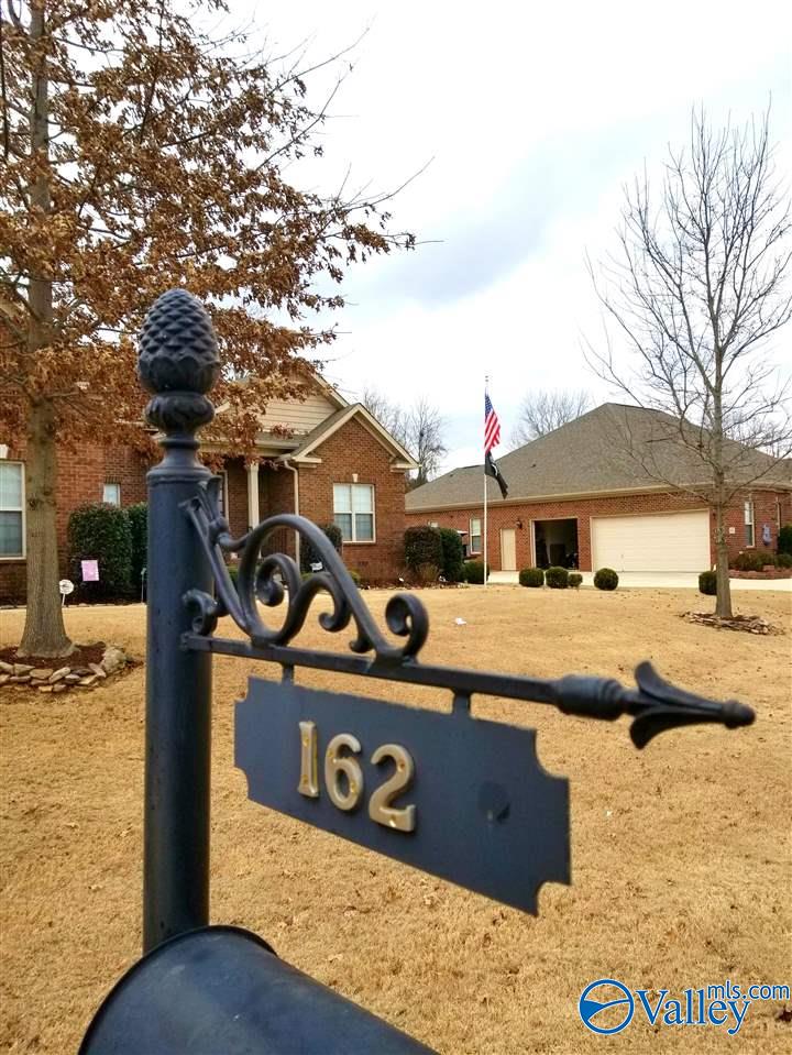 162 NE Valley Stone Road