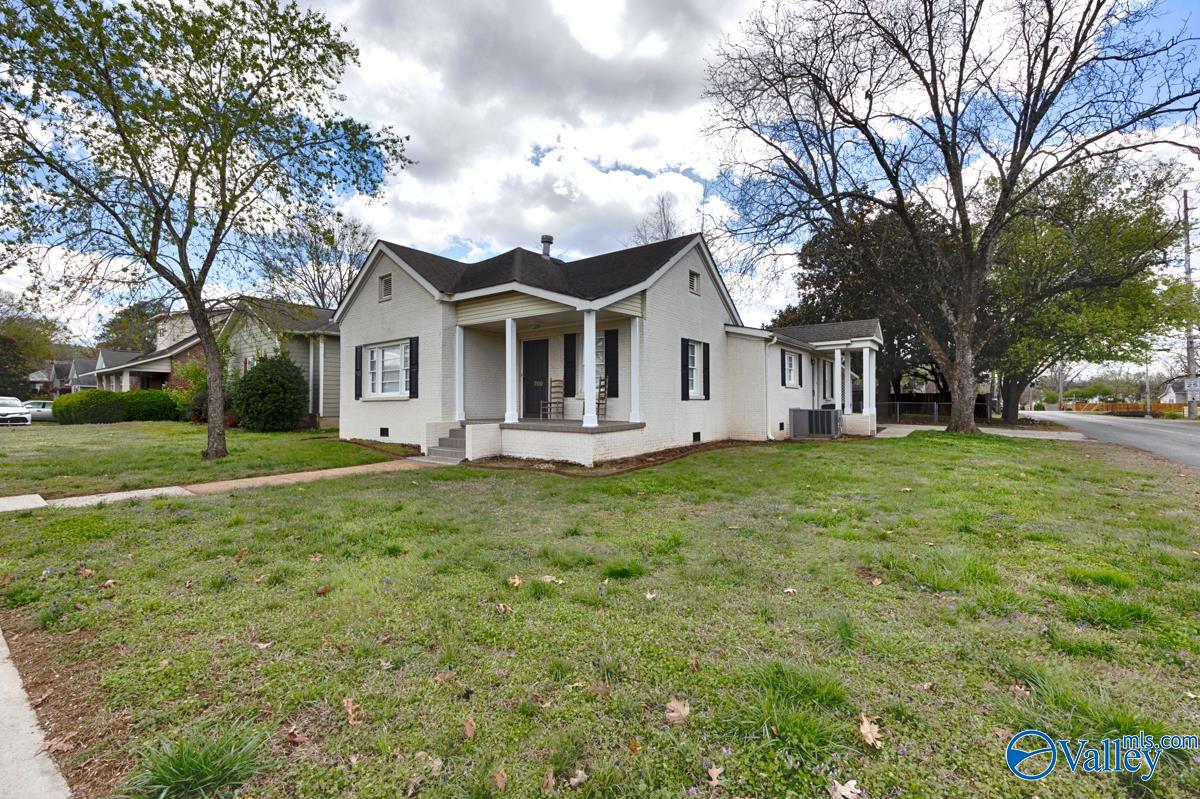 700 Oakwood Avenue