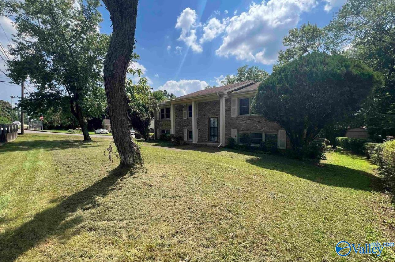 3465 Darlene Circle NW
