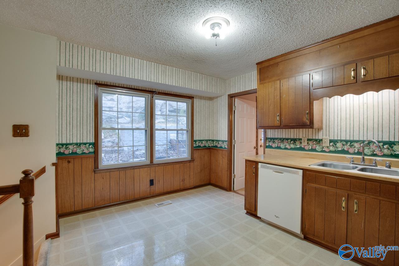 12127 Comanche Trail SE