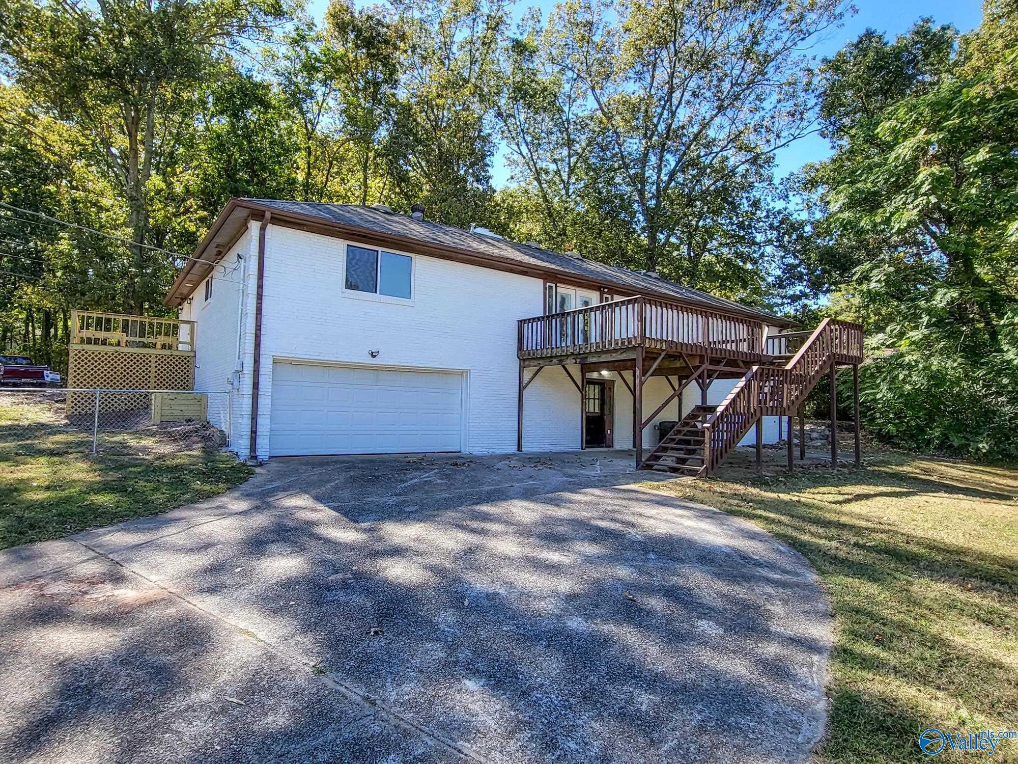 9805 Wallwood Drive